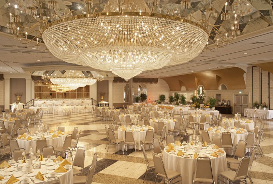 How to Decorate a Wedding Hall for Maximum Elegance