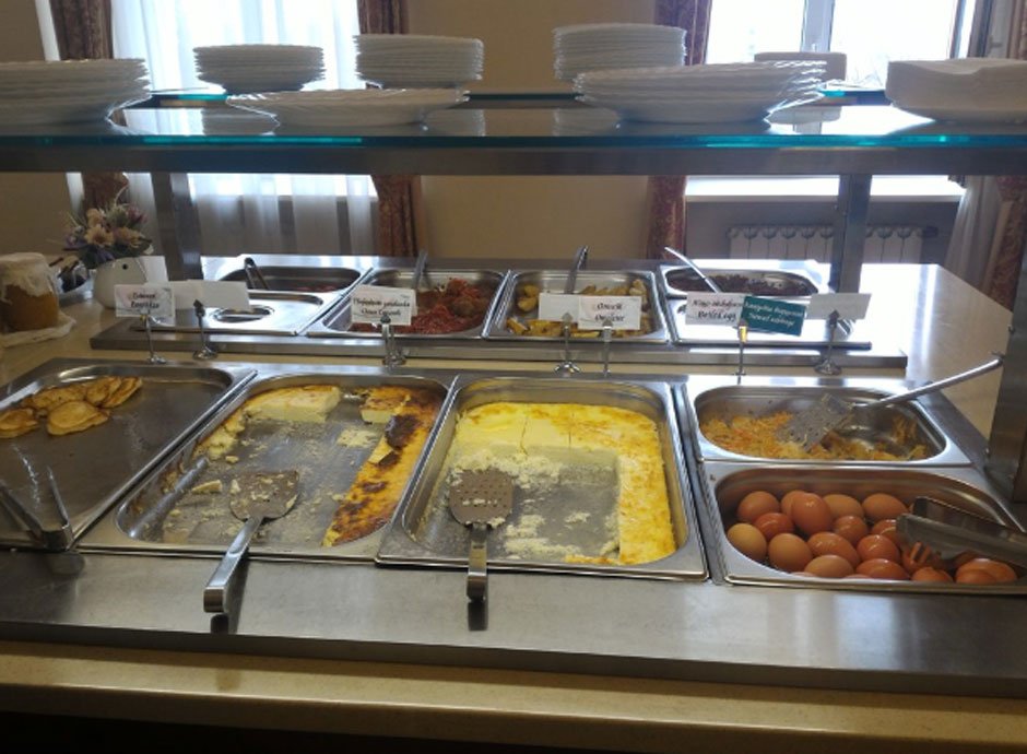 Why Every Cafe Needs Reliable Equipment for Frozen Desserts