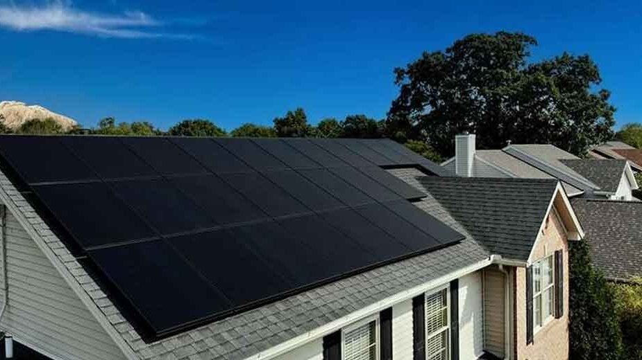 How-Solar-Companies-Evaluate-Your-Roof-for-Solar-Suitability