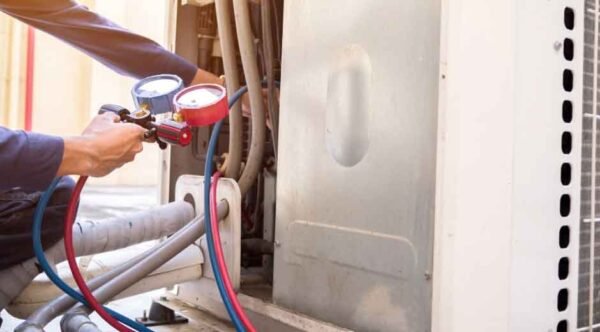 How-do-HVAC-Contractors-Identify-Refrigerant-Issues