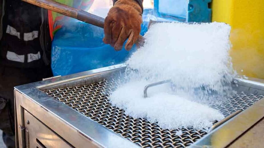 Precision-Cleaning-Through-Car-Dry-Ice-Services