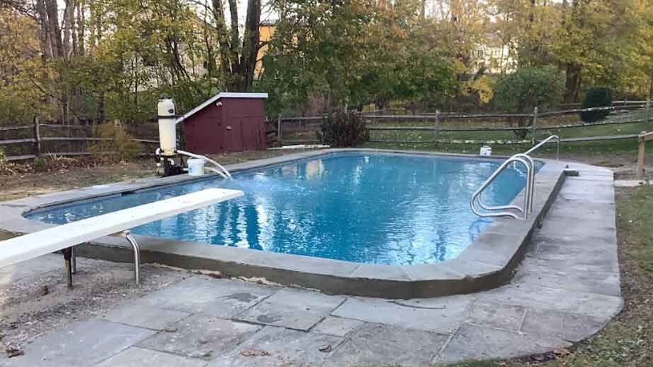 The-Importance-of-Professional-Pool-Maintenance-for-Custom-Pools