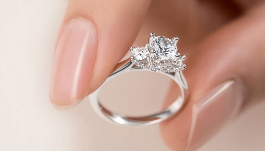 Why Working With a Local Diamond Buyer Might Be the Smartest Way to Shop for a Ring in Arizona