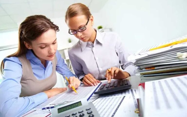 How to Choose the Right Fractional Bookkeeper for Your Business