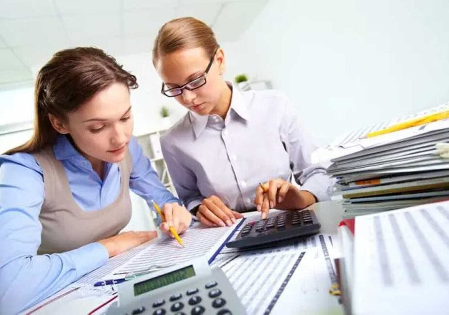 How to Choose the Right Fractional Bookkeeper for Your Business