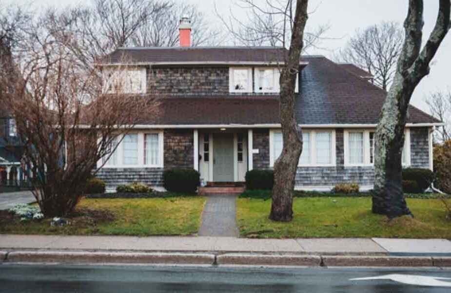 What-Makes-a-Home-Low-Maintenance-vs-High-Maintenance