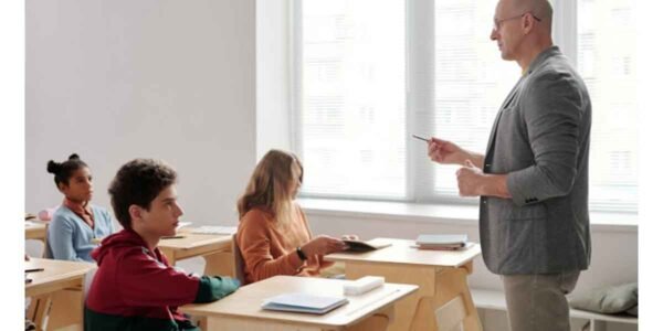 Working-With-Students-Who-Need-Both-Emotional-and-Health-Support