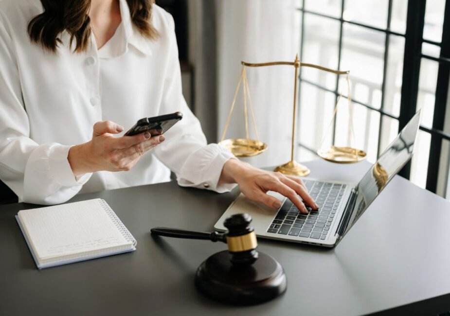 5 Signs Your Employer May Be Violating Employment Law