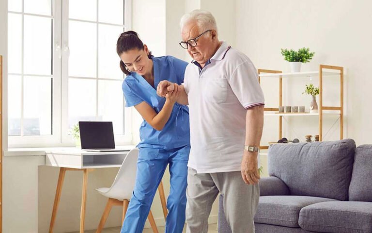 How Live-in Carers Assist with Daily Routines and Personal Wellbeing