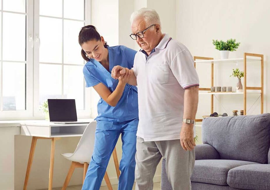 How Live-in Carers Assist with Daily Routines and Personal Wellbeing