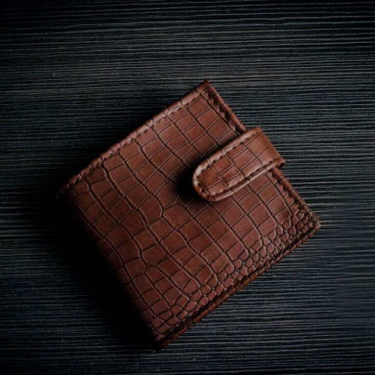 What to Consider When Buying a Durable Leather Wallet