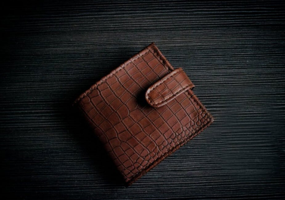 What to Consider When Buying a Durable Leather Wallet