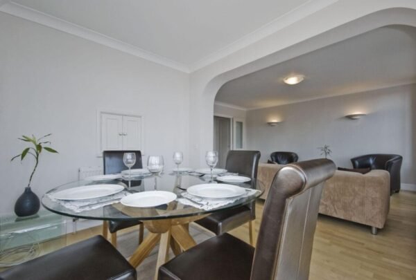 why-tempered-glass-top-for-dining-table-is-a-smart-1