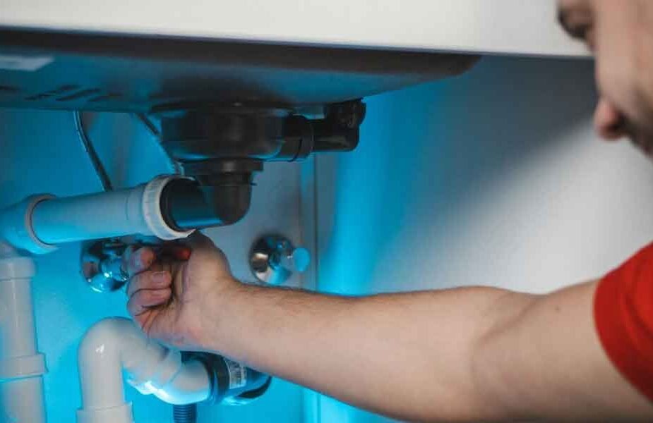 How Hiring Local Plumbers Transforms Emergency Plumbing Situations