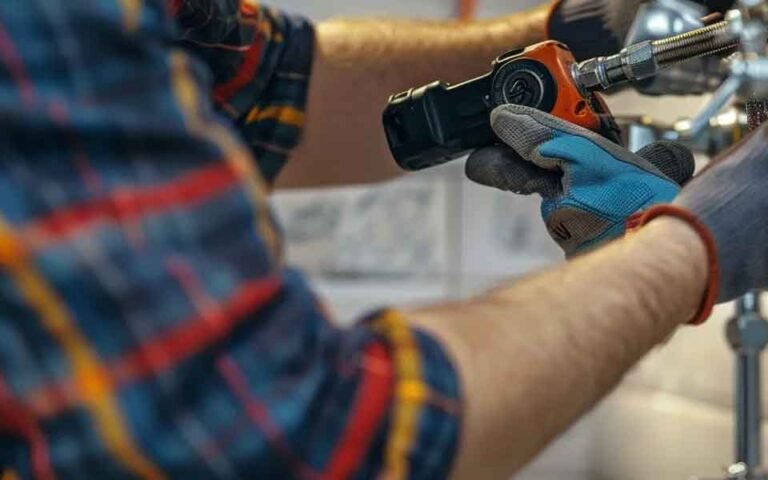 Professional-Plumber-vs-DIY-Fixes1-Making-the-Right-Decision