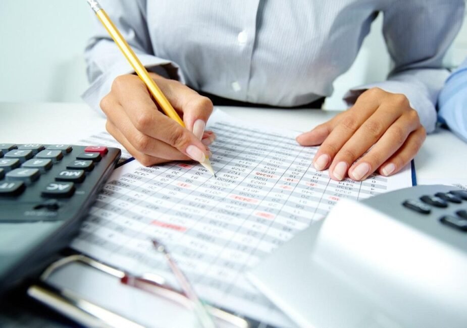 8-things-to-know-before-starting-an-accounting-car-1