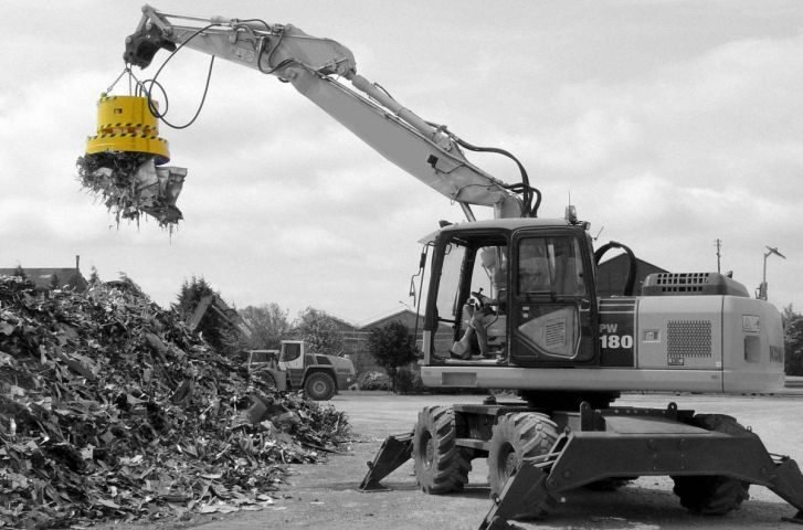 industrial-lifting-magnets-are-being-used-differen-1